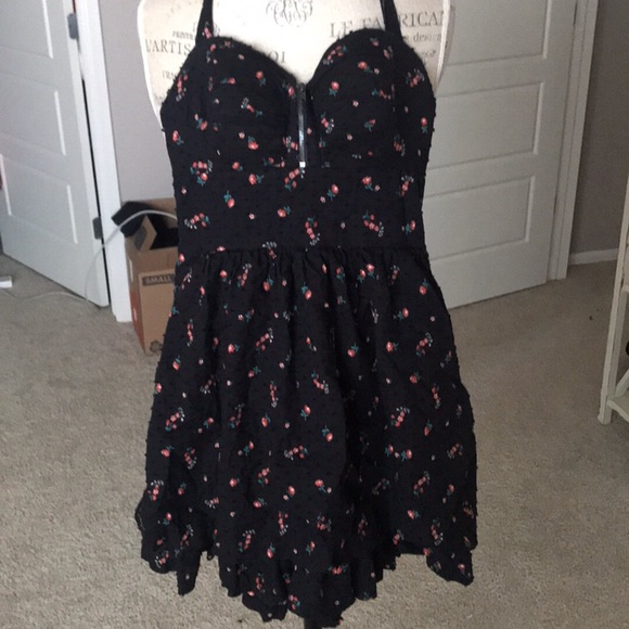 Guess Dresses & Skirts - Guess Halter Top Dress Guess Dresses & Skirts - Guess Halter Top Dress